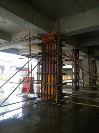 逆作法施工现场