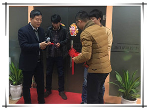 盾基总经理邓总为销售精英颁奖