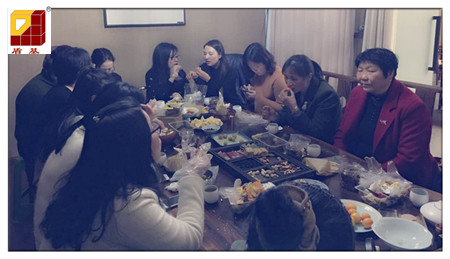 盾基女神们节日聚会共庆属于她们的节日