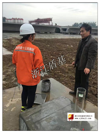 孔道压浆料现场流动度试验