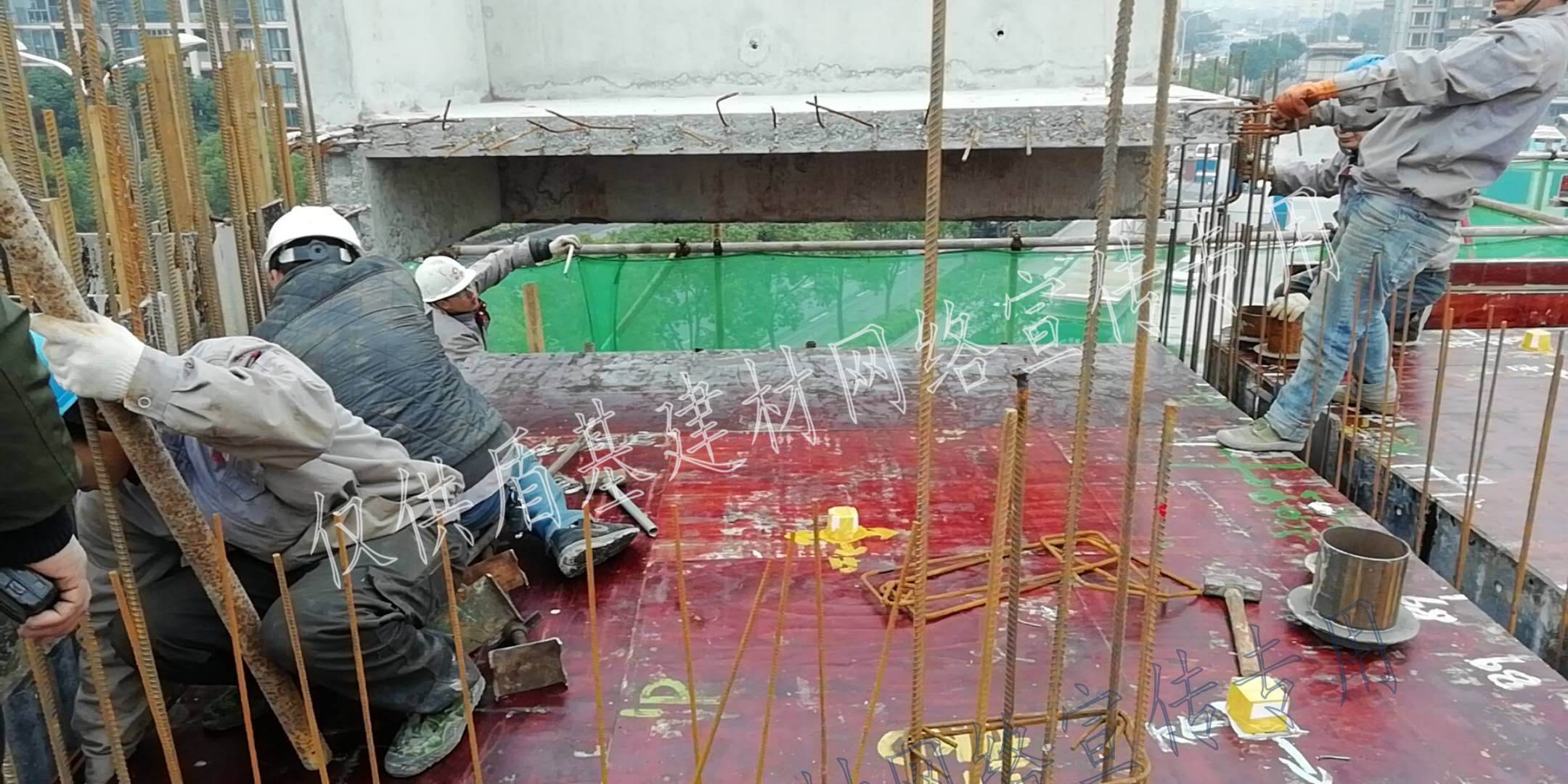 预制构件使用套筒灌浆料施工现场