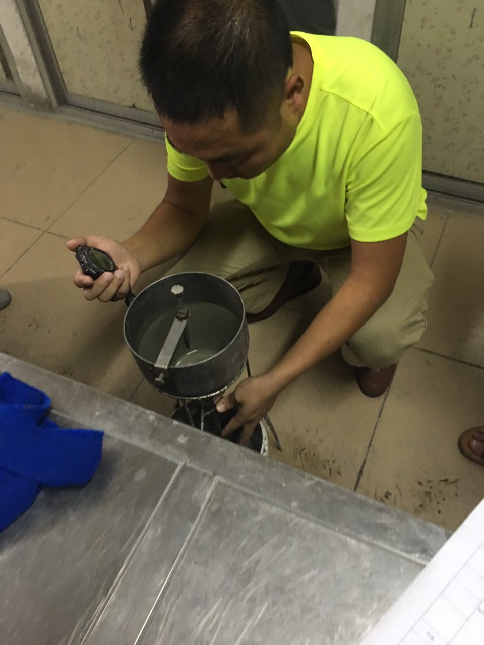 设备基础灌浆料试块制作技能比拼
